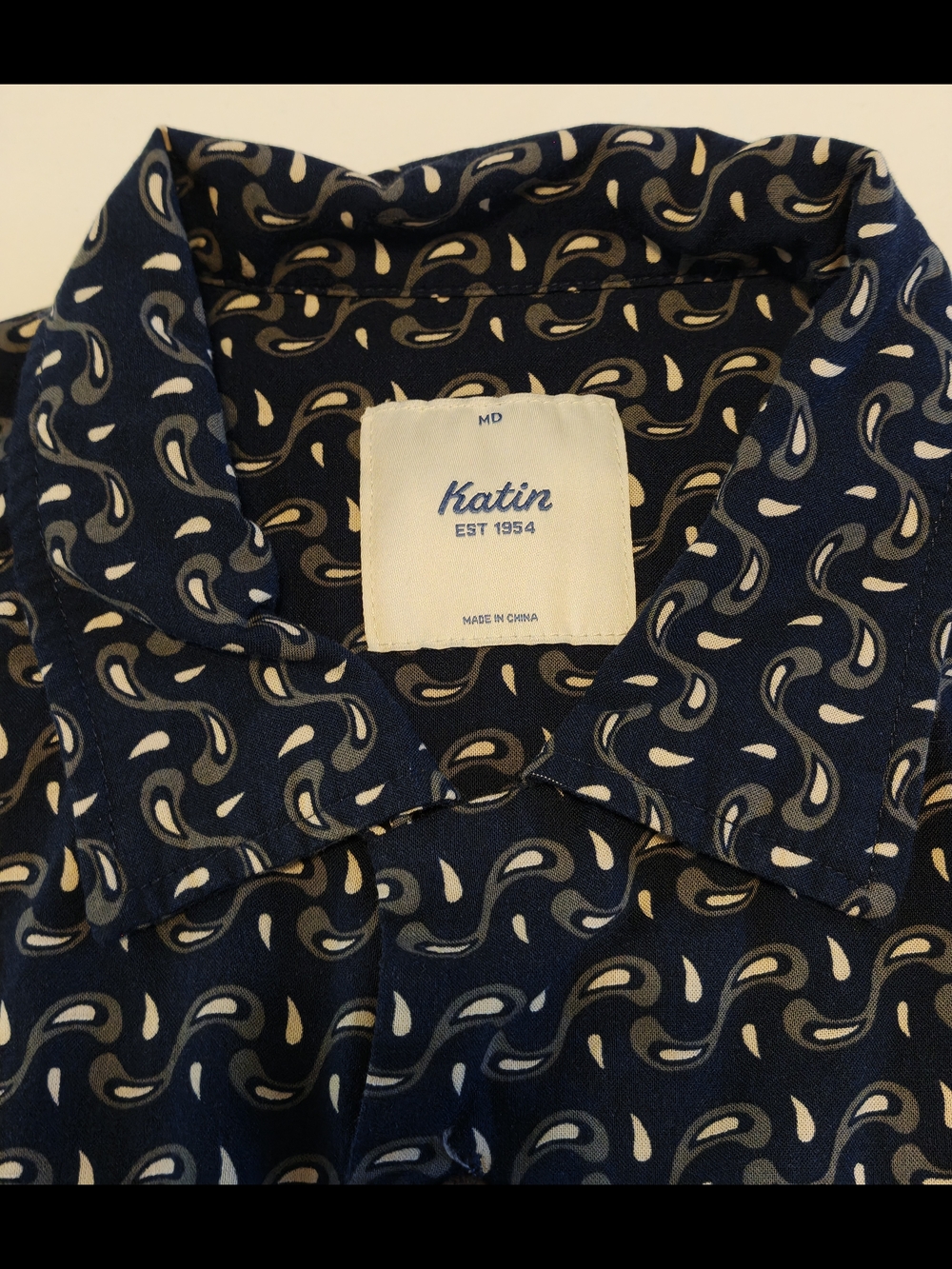 Katin Navy Short-Sleeve Button-Up Shirt with Wave Print - M - Picture 2 of 4